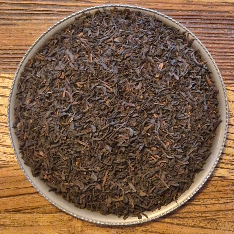 Earl Grey är en omtyckt klassiker. Svart kinesiskt te smaksatt med den syrliga citrusfrukten bergamott. Avnjuts med fördel tillsammans med en skvätt mjölk.