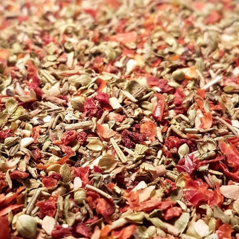 Pasta delizie är en kryddblandning som är en god smaksättare till pasta- och grönsaksrätter. Smula eller strö direkt över måltiden.