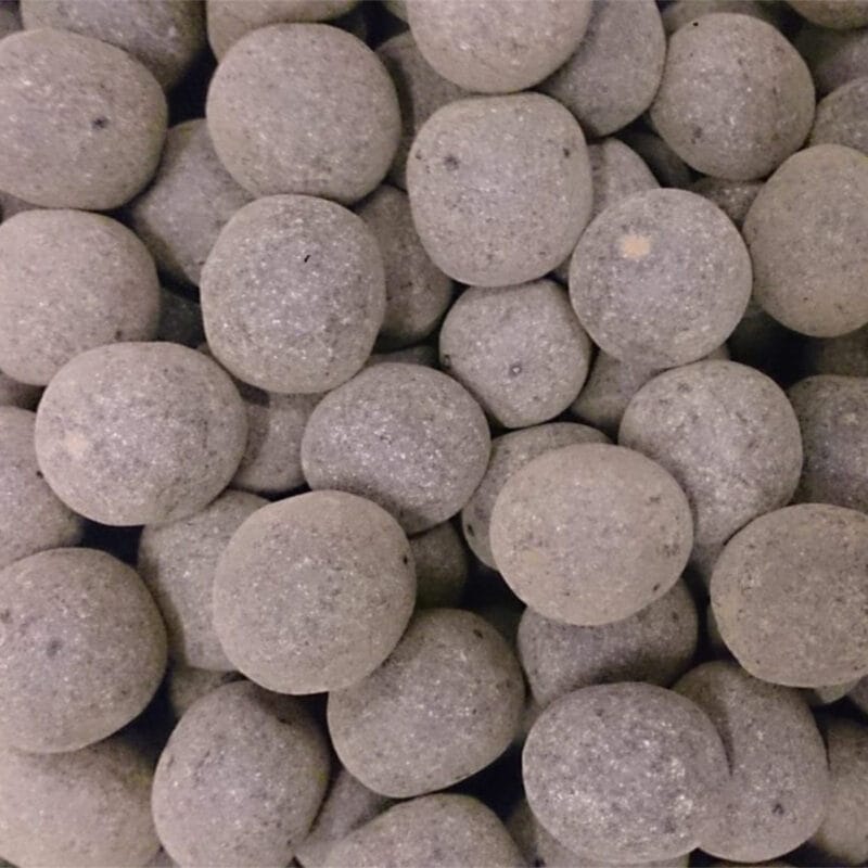 Sterkar Djúpur från Freyja är den saltare varianten av klassikern Djúpur. Mjuk saltlakrits med mjölkchoklad och saltlakritspulver. Extra god till rött vin.