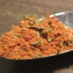 Vilda fantasier är en kryddblanding som innehåller smakerna dragon och rosépeppar och passar bra till vilt. Även god till pasta och sås.