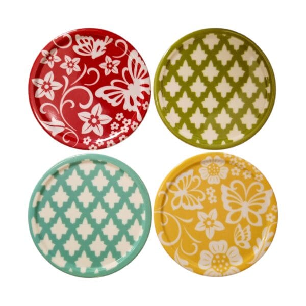 Färgglada coasters i melamin, 4-pack. Praktiska glasunderlägg med olika mönster som skyddar bordet och ger en somrig känsla till dukningen.