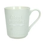 Starta dagen med en mugg som hälsar dig välkommen till morgonen. Denna vita keramikmugg har en inbjudande design med texten Good Morning i relief.