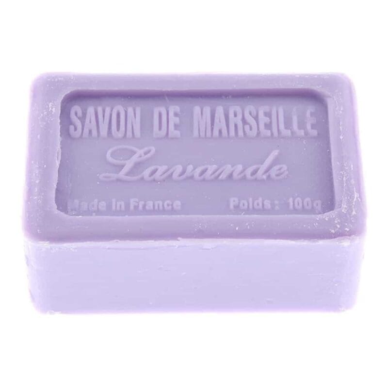 Tvål från franska Savon de Marseille med doft av lavendel. 100% vegetabilisk och berikad med mjukgörande sheasmör.