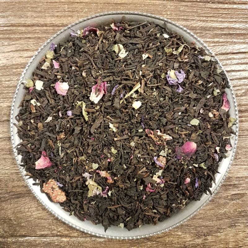 Skogsbar-svart-te Skogsbär är ett svart te med smaker från skogens godsaker. Bäriga smaker från björnbär, jordgubb och blåbär.