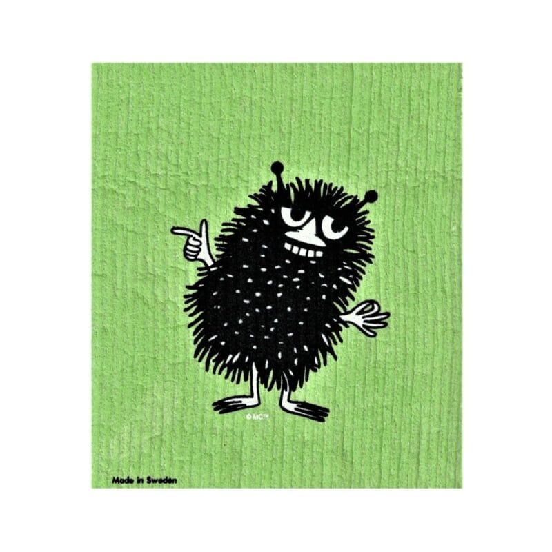 Disktrasa med motiv av Stinky från Mumin. Disktrasan är tillverkad av Wettexduk och går att tvätta både i diskmaskin och tvättmaskin. Mått 20×17 cm.