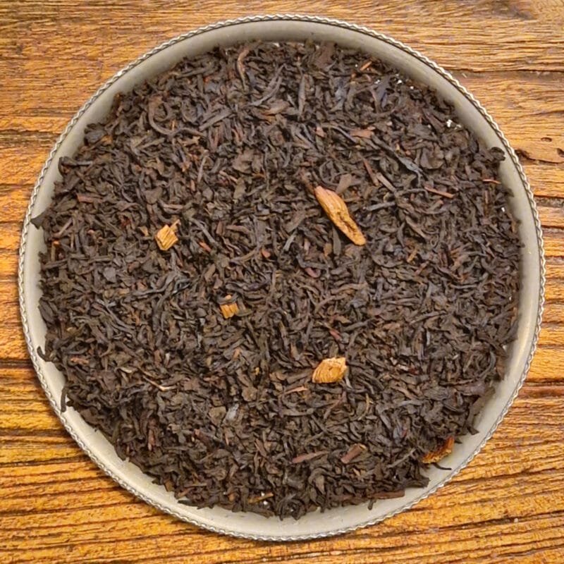 Len och söt vaniljsmak tillsammans med starkt svart te. En klassisk och elegant blandning. Innehåller bitar av äkta vanilj.