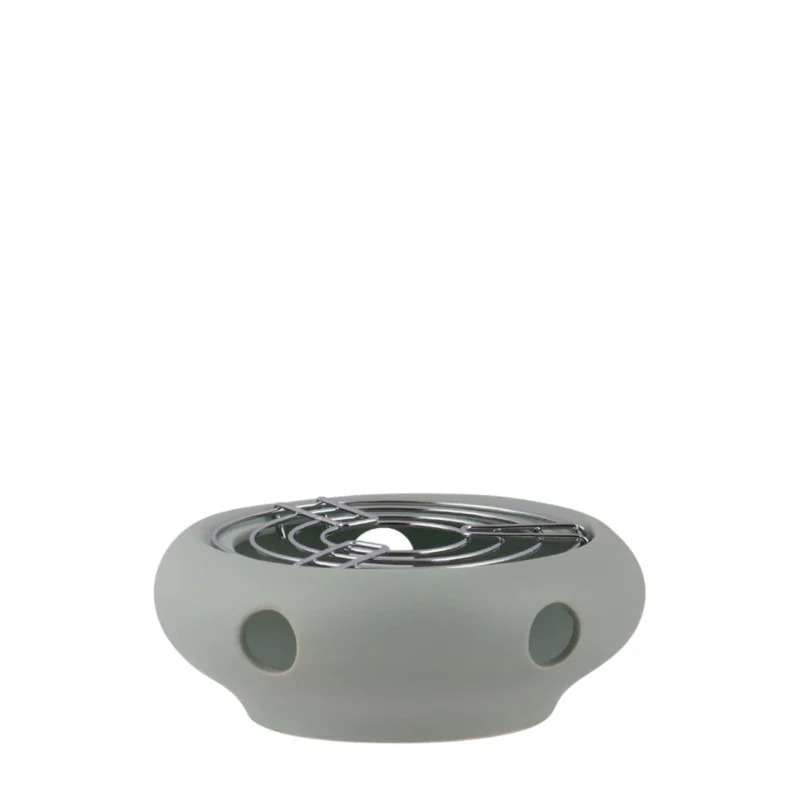 Superpraktisk ljusgrön varmhållare för tekannan från danska PLINT, med plats för värmeljus. Perfekt för att hålla teet varmt vid bordet. Material: keramik och rostfritt stål. Mått 7x15 cm (hxdia). Värmeljus medföljer ej.