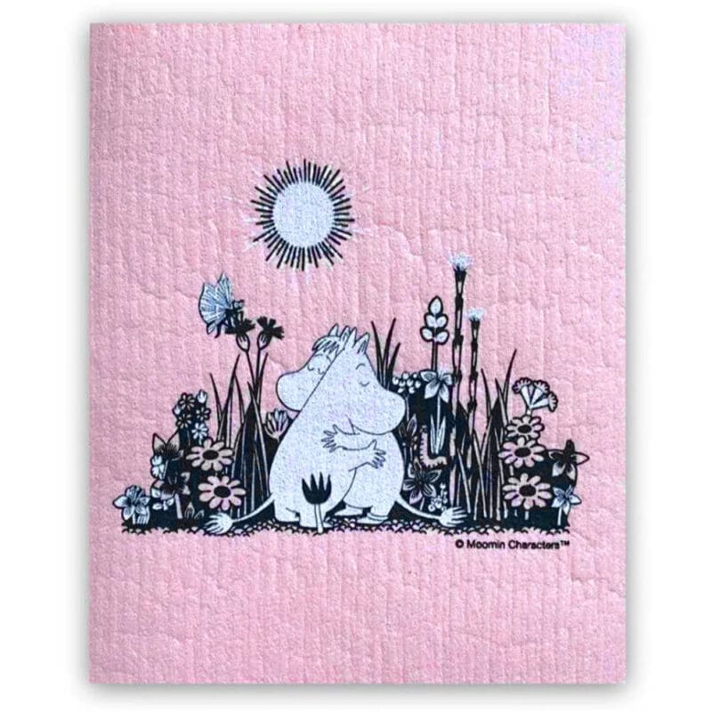 Disktrasa med Muminmotiv tillverkad av Wettexduk. Går att tvätta både i diskmaskin och tvättmaskin. Mått 20×17 cm.