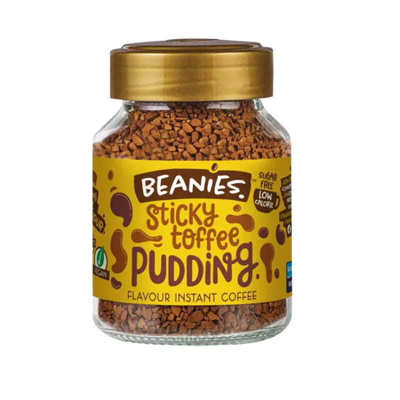Den klassiska brittiska desserten Sticky Toffee Pudding består av sockerkaka och finhackade dadlar, täckt av kolasås och ofta serverad med vaniljsås eller vaniljglass. Här har vi Sticky Toffee Pudding i kaffeform! Snabbkaffe från Beanies med smak av Sticky Toffee Pudding.