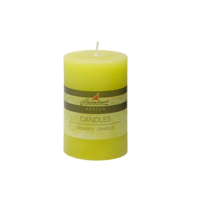 Genomfärgat blockljus med rustik yta och en brinntid på ca 18 timmar. Diameter 5,8 cm, höjd 8 cm.