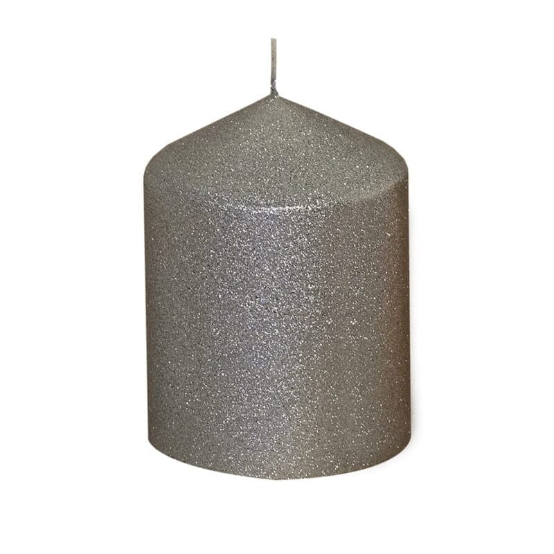 Blockljus med glittrande yta. Diameter 7,7 cm, höjd 10 cm. Brinntid ca 38 timmar.