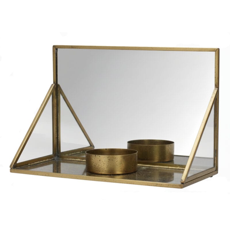 Ljushållare i patinerad mässing med spegelplatta som sprider ett stämningsfullt sken rummet. Med plats för ett värmeljus. Mått 15x6,5x10 cm.