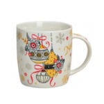Julmugg i keramik med motiv av julkulor, snöflingor och texten Noel. Höjd 9 cm, perfekt för kaffe, te, varm choklad eller glögg.