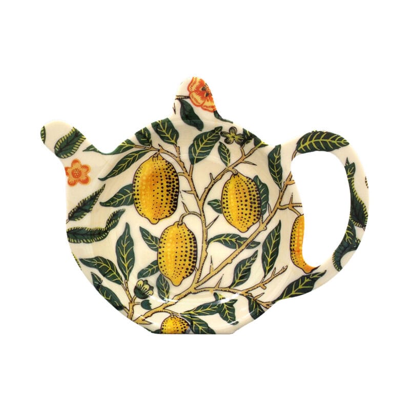 Fat i melamin för tepåse eller tesil, dekorerat med mönstret Fruit av William Morris. En praktisk detalj för testunden som håller bordet fritt från spill.