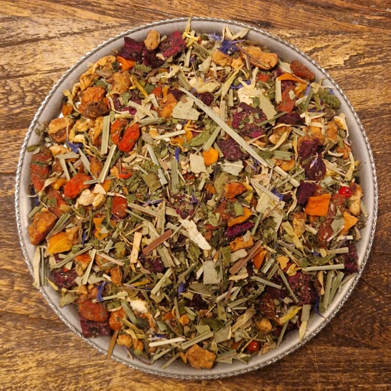 Örtte med smak av jordgubb och bergamott. En frisk och fruktig blandning med drakfrukt, gojibär och nässla som skapar balans och harmoni i varje kopp.