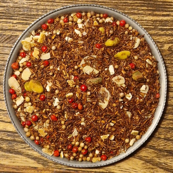 Julte på rooibos med smak av pepparkaka och apelsin. Kryddigt, doftande och naturligt koffeinfritt, perfekt kvällste som låter dig sova gott och drömma om jul.