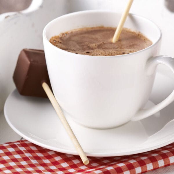 Lyxig varm choklad på pinne gjord av äkta belgisk choklad. Rör ner i varm mjölk och njut av en krämig, fyllig och len chokladupplevelse.