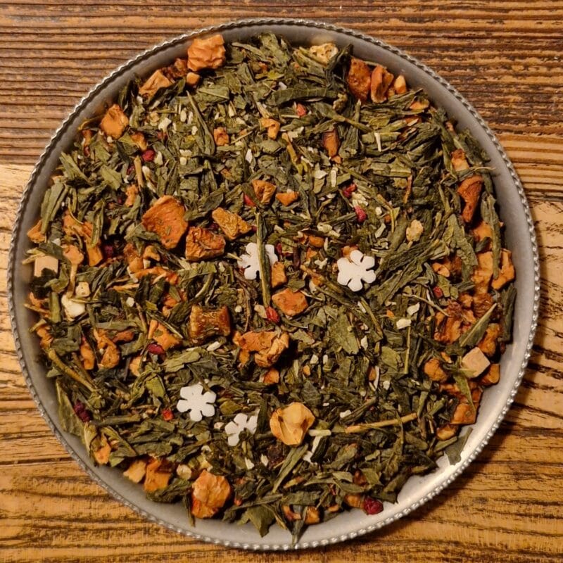 En grön teblandning med fruktig smak av hallon, sammetslen grädde och fyllig karamell. Mjuk, rund och harmonisk, med yoghurtcrunch och sockerkristaller.