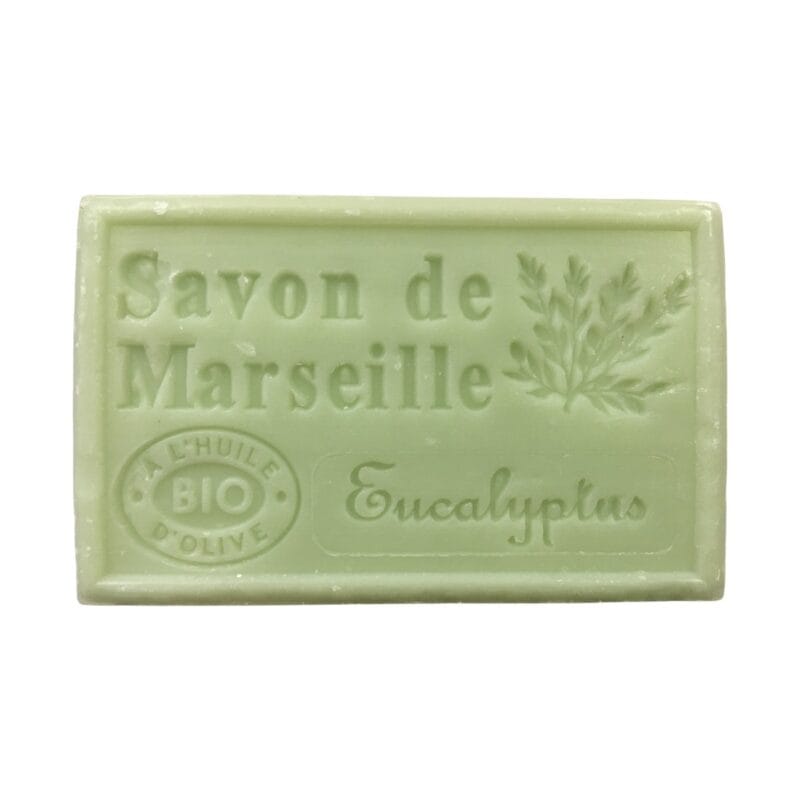 Fransk tvål 125 g doftsatt med eucalyptus från Grasse – vardagslyx och välbefinnande. Mild och vårdande med vegetabiliska oljor. Levereras i fin presentask.