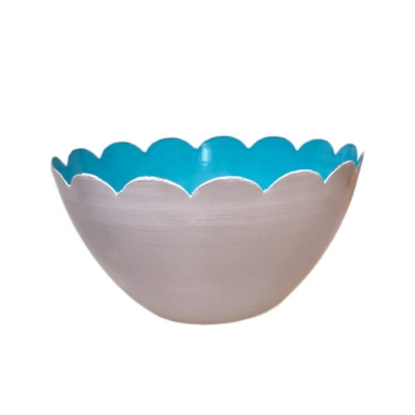 Skål i målad metall H 8 cm