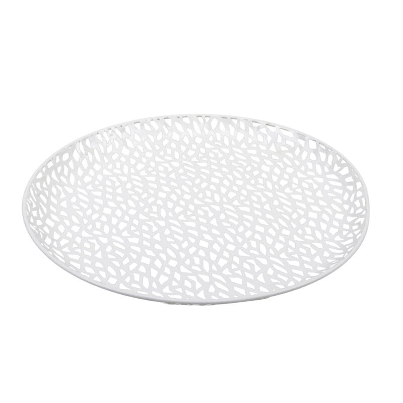 Fruktfat i vitlackerad metall med genombrutet mönster som ger ett luftigt uttryck. Diameter 35 cm. Passar perfekt på köksbordet för frukt eller dekoration.
